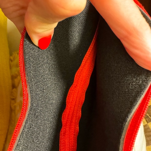 Betsy Johnson Wristlet Bright Red w/ Wrist Strap, Shaped like LIPS NWOT - Picture 3 of 9